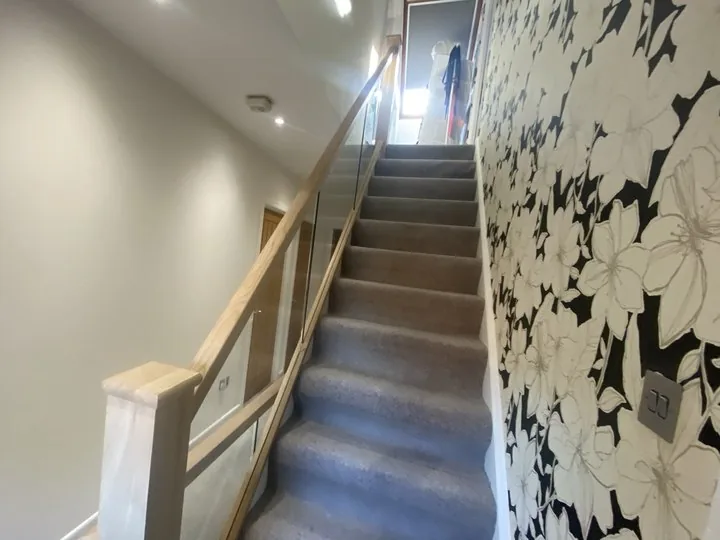 Oak handrail and glass balustrade staircase renovation in Southampton